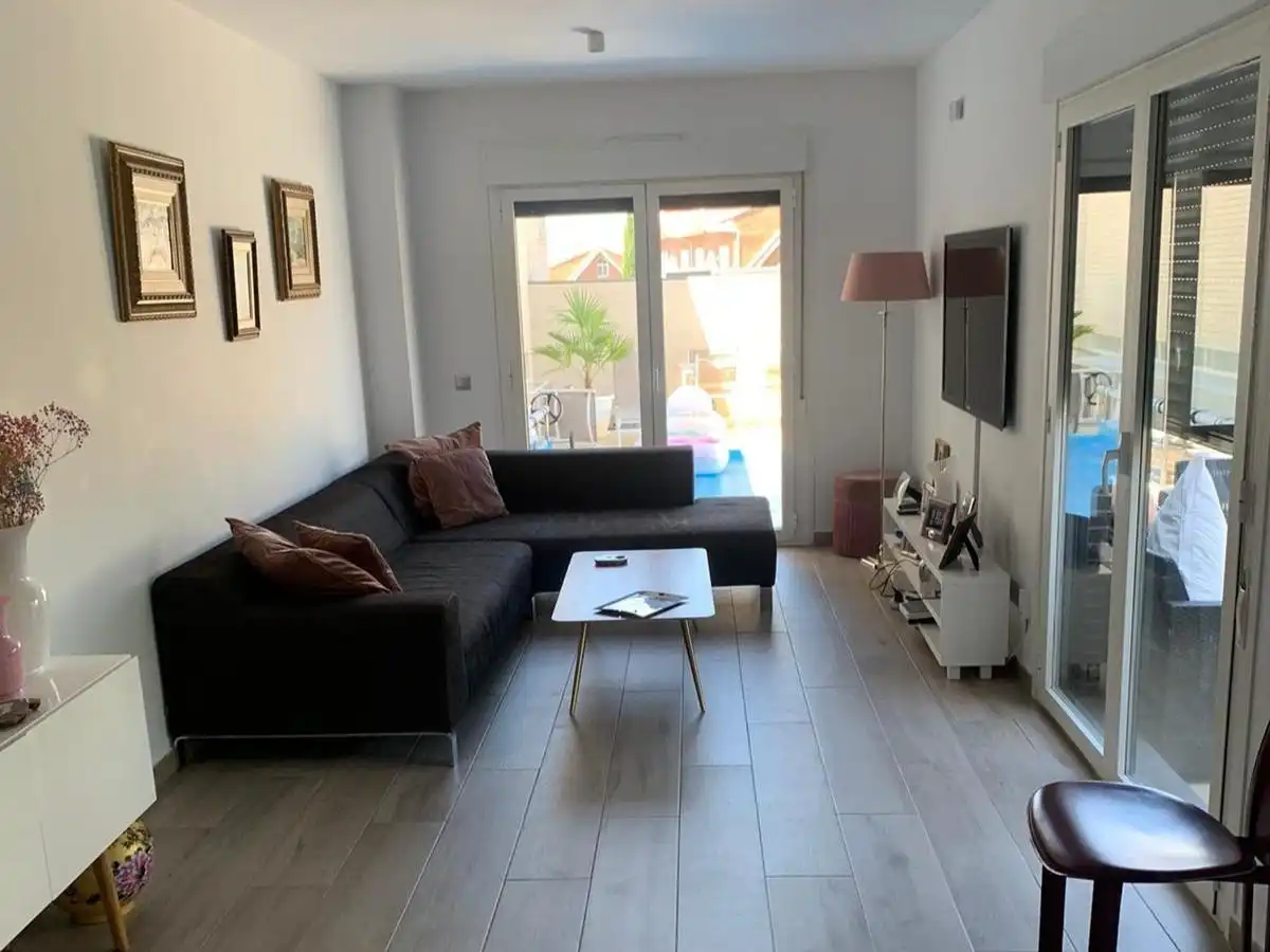 Sala d'estar de Casa adosada en venda en Móstoles amb Aire condicionat, Calefacció i Jardí privat