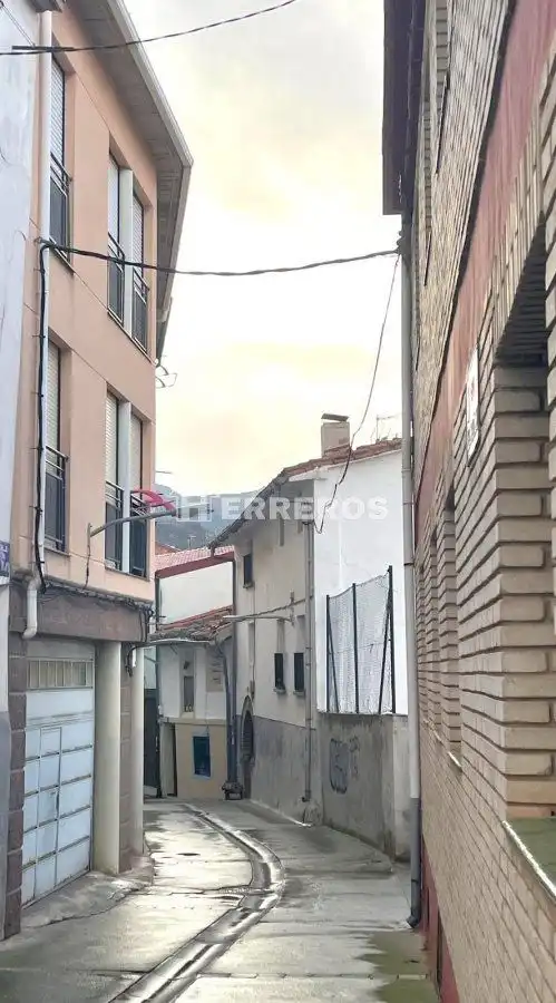 Vista exterior de Apartament en venda en Albelda de Iregua amb Calefacció i Moblat