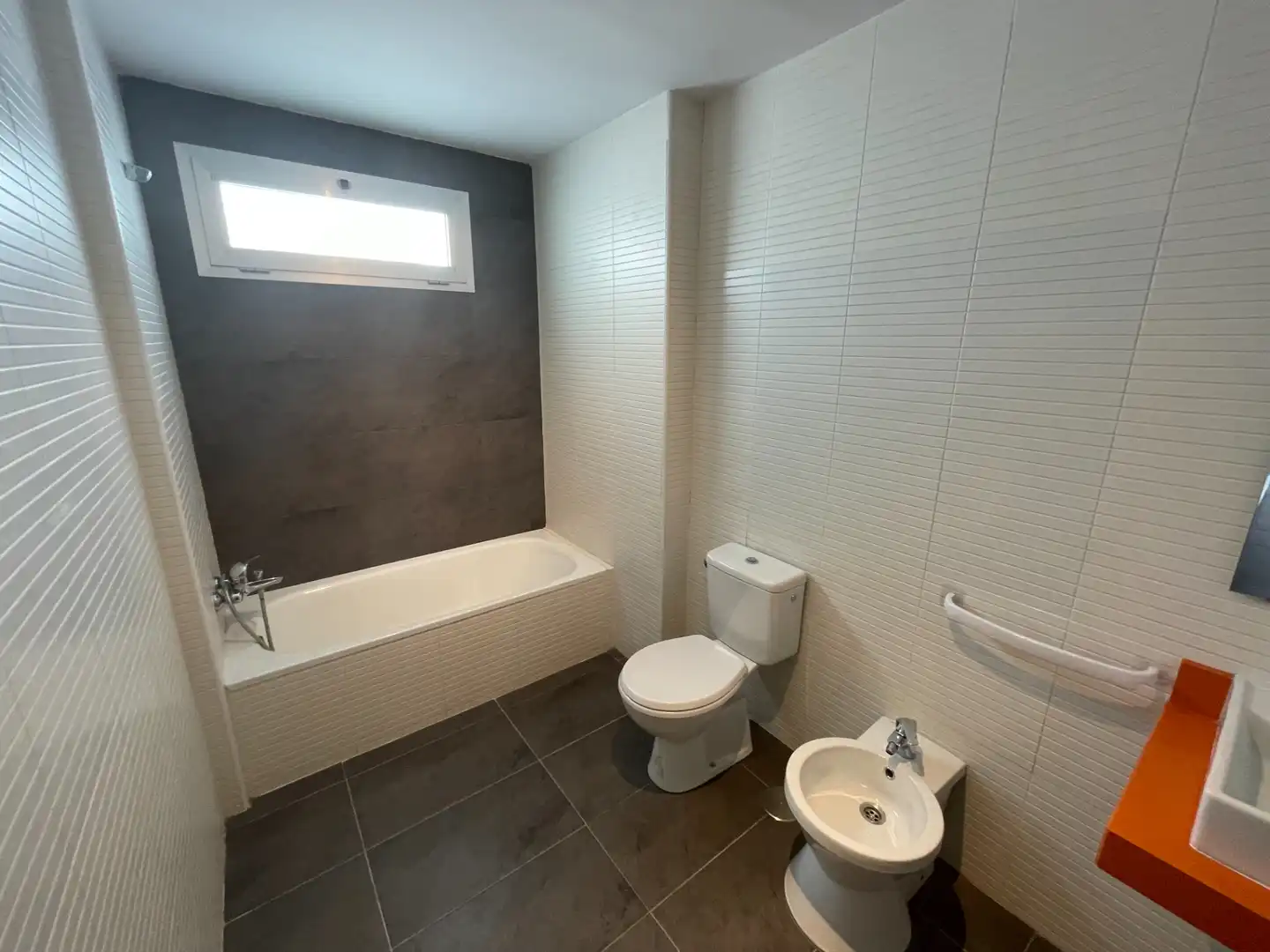 Baño de Apartamento de alquiler en Alhendín con Aire acondicionado, Calefacción y Terraza
