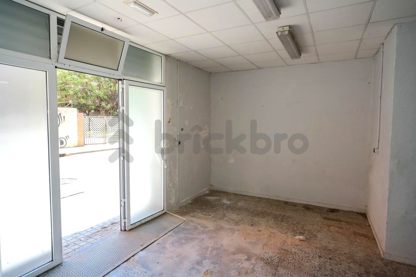 Premises for sale in  Valencia Capital  with Air Conditioner