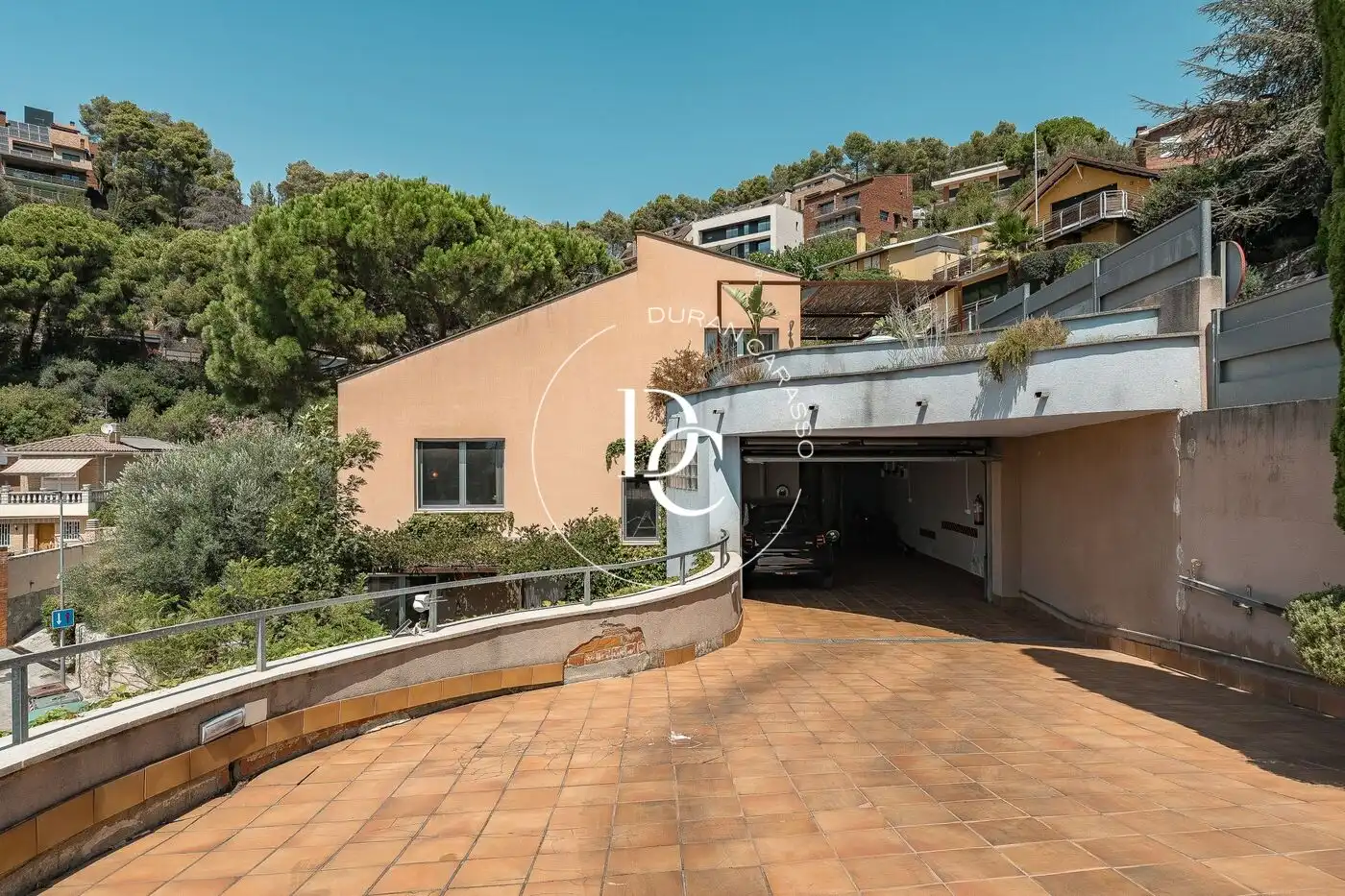 Vista exterior de Casa o xalet en venda en Molins de Rei amb Aire condicionat, Calefacció i Jardí privat
