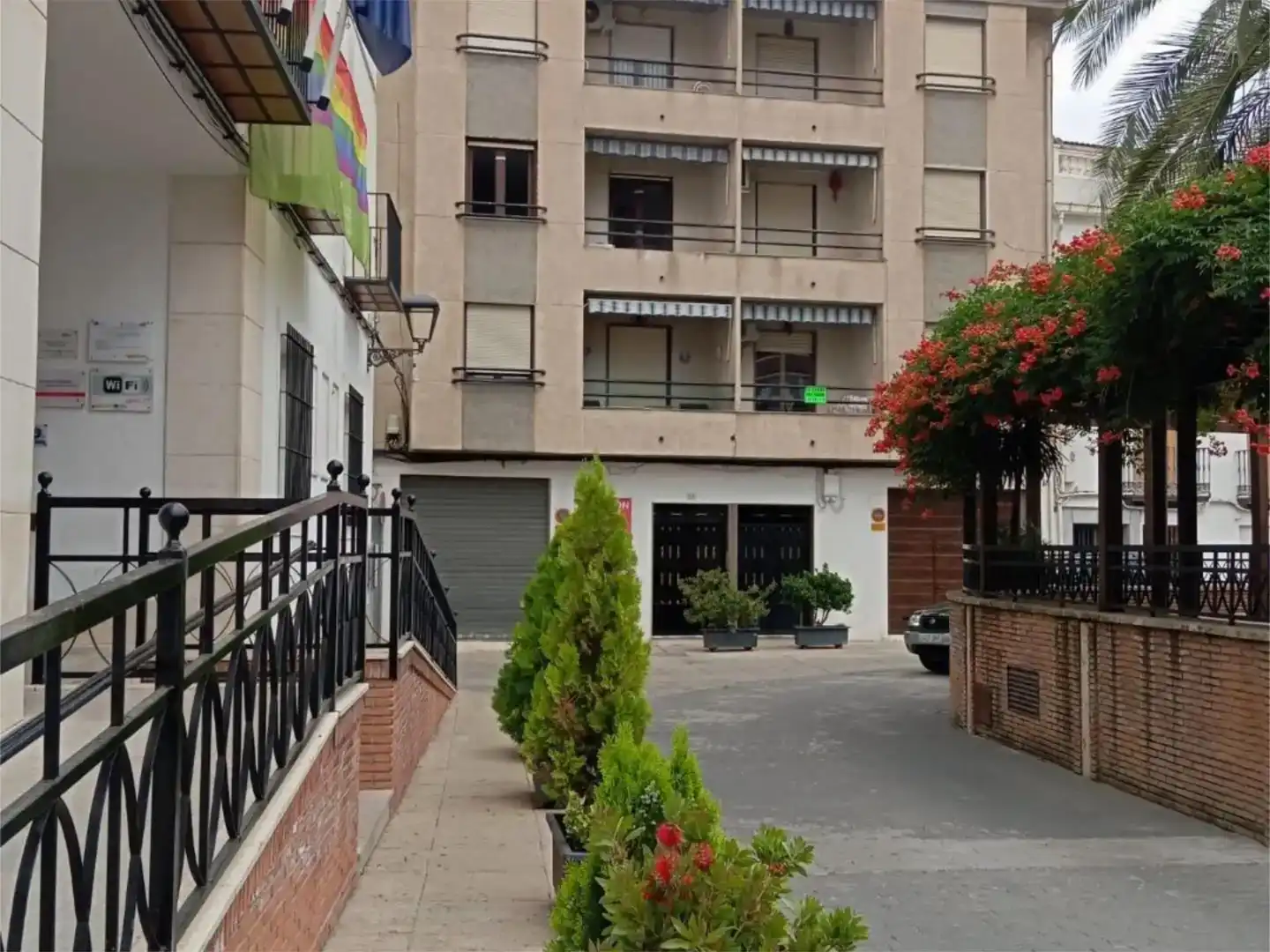 Vista exterior de Pis en venda en Valdepeñas de Jaén amb Aire condicionat i Balcó