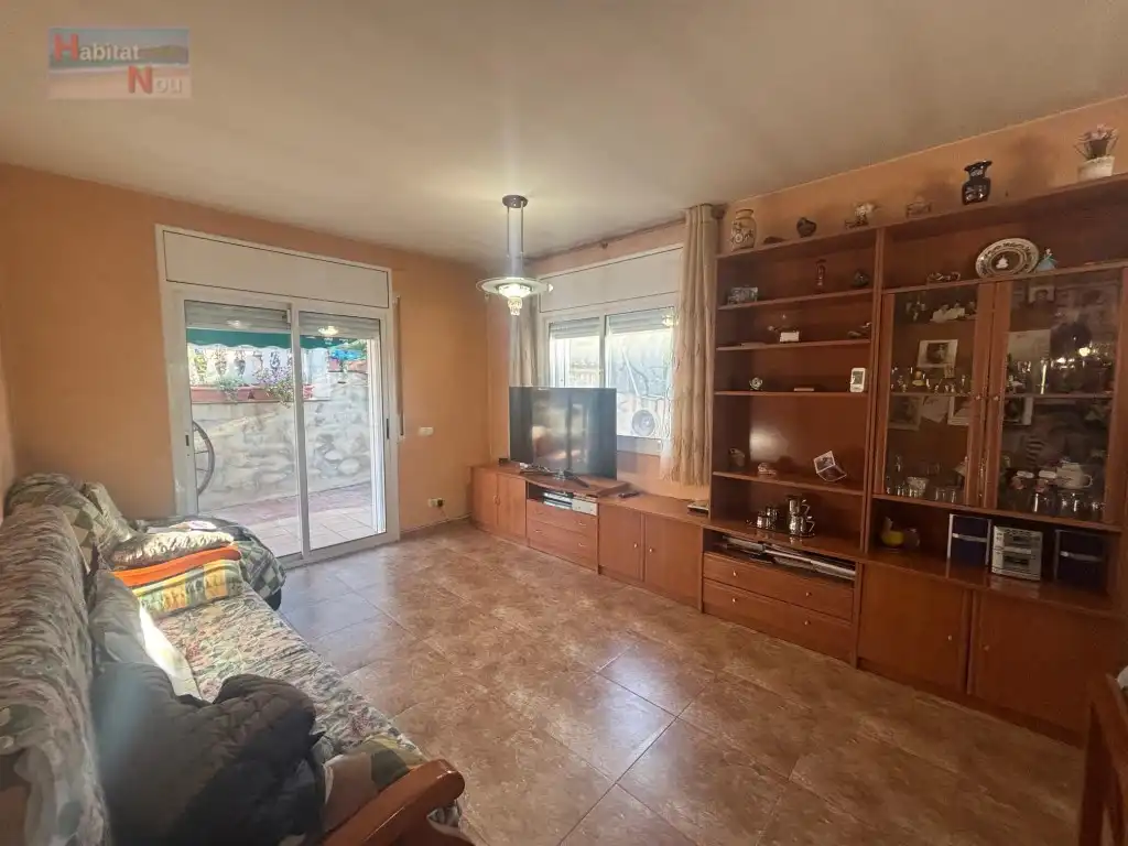Sala de estar de Casa o chalet en venta en La Bisbal del Penedès con Horno y Microondas