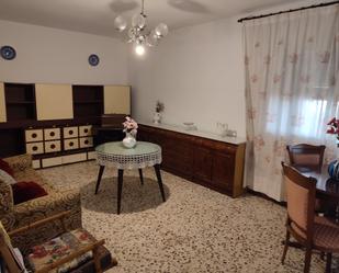 Sala d'estar de Casa o xalet en venda en Gerena amb Jardí privat i Traster