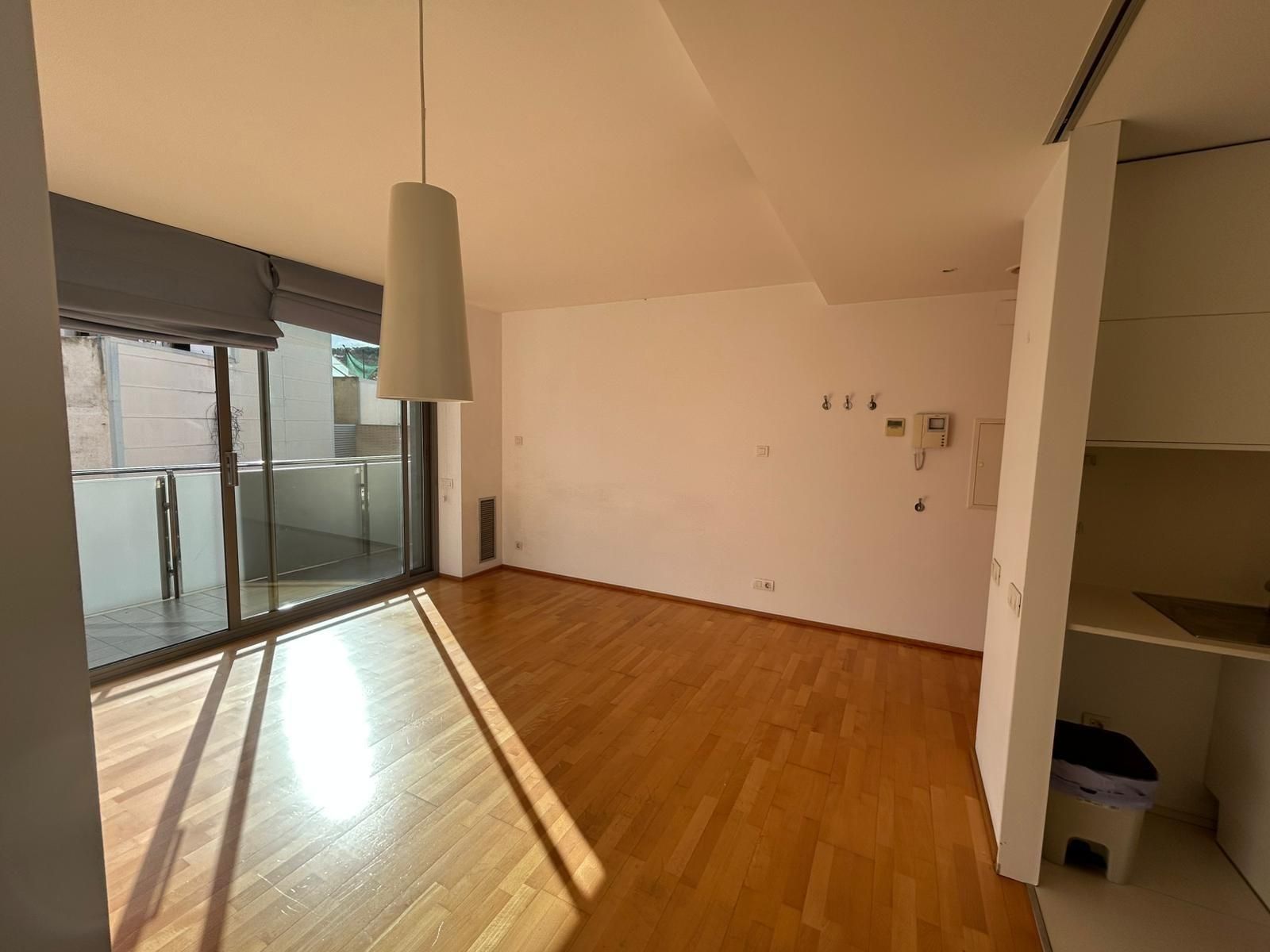 Sala d'estar de Apartament en venda en  Barcelona Capital amb Aire condicionat, Terrassa i Balcó