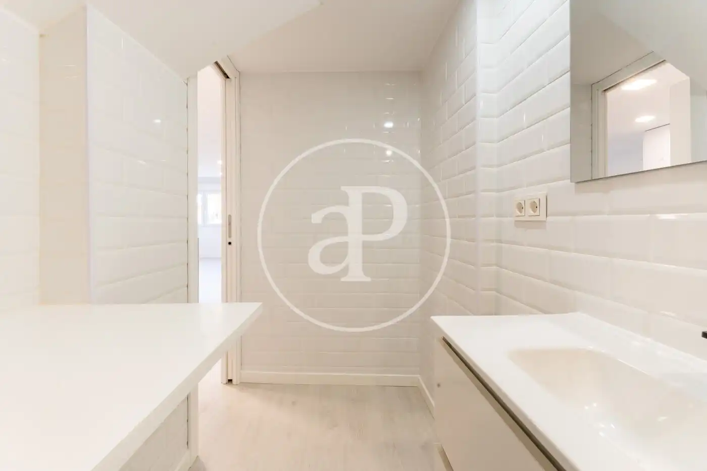 Baño de Piso en venta en Madrid con Aire acondicionado, Calefacción y Piscina comunitaria
