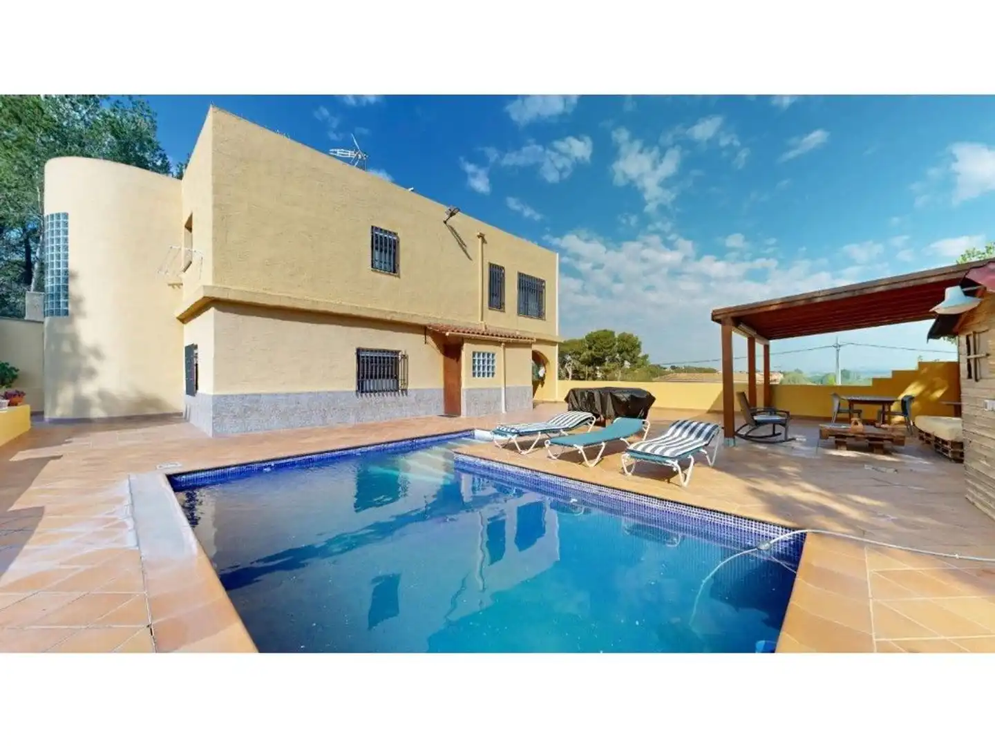 Piscina de Casa o xalet en venda en Riba-roja de Túria amb Aire condicionat, Calefacció i Jardí privat