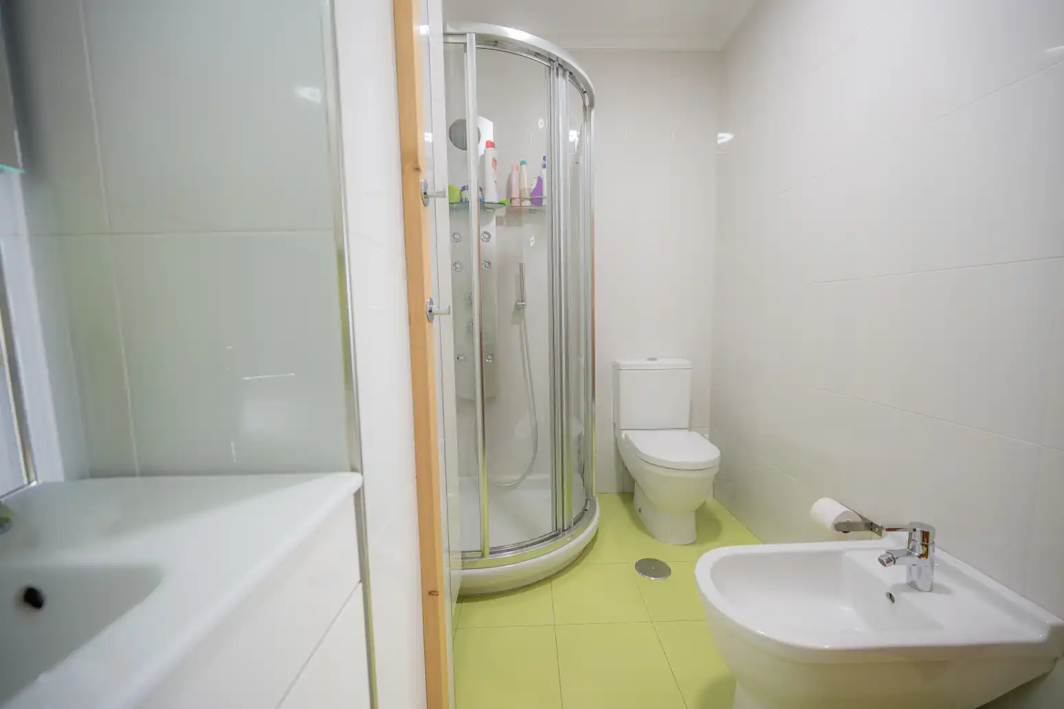 Badezimmer von Wohnung zum Verkauf in Oviedo  mit Heizung, Privatgarten und Abstellraum