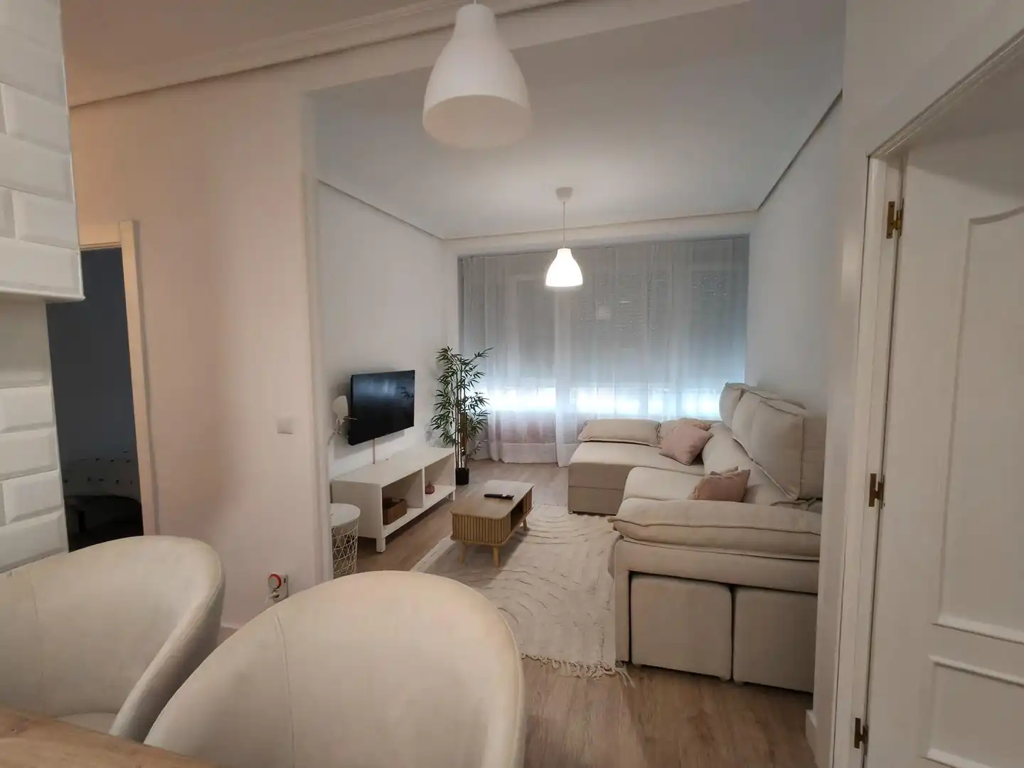 Sala d'estar de Pis de lloguer en Torrelavega  amb Parquet