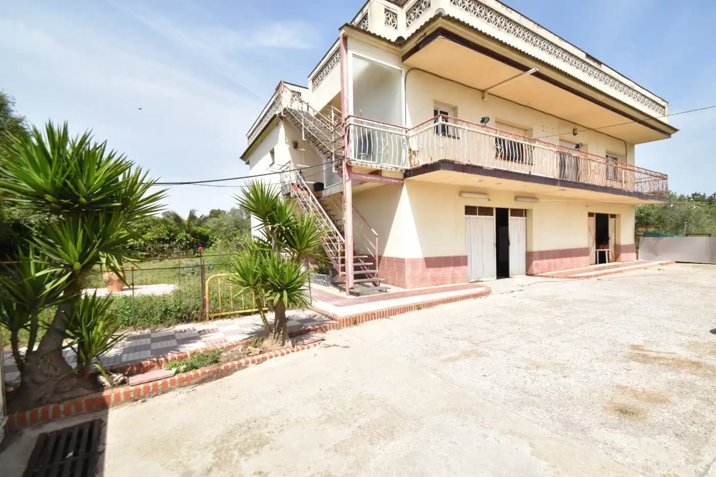 Exterior view of Country homes for sale in Vilanova i la Geltrú  with Terrace and Balcony