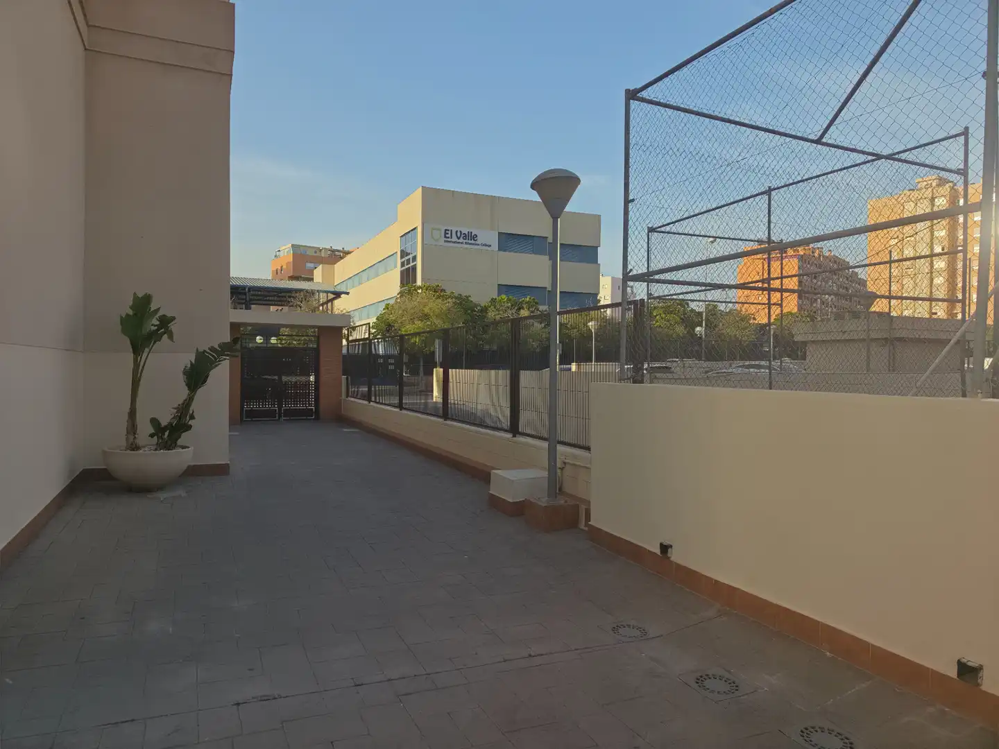 Vista exterior de Pis en venda en Alicante / Alacant amb Aire condicionat, Terrassa i Piscina comunitària
