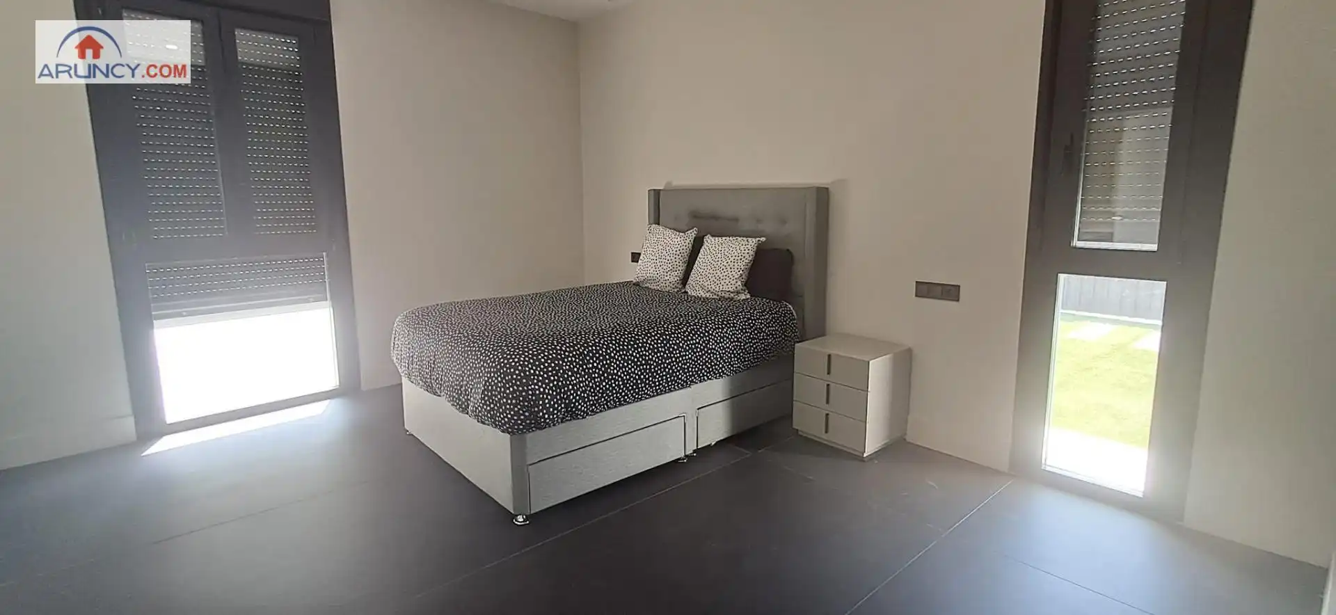 Dormitori de Casa o xalet de lloguer en Montequinto amb Aire condicionat, Jardí privat i Piscina