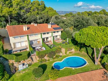 Reihenhaus mit Pool zum Verkauf in Camí de les Penyes 195