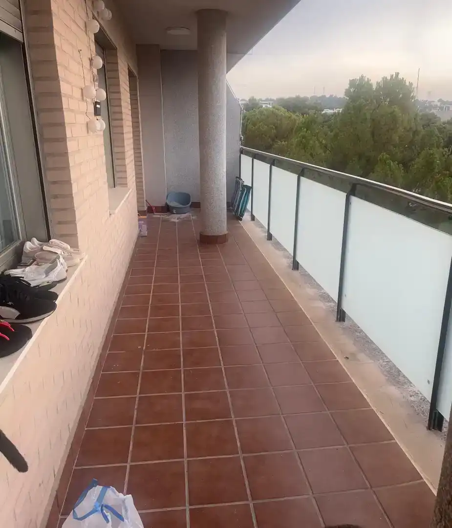 Terrasse von Dachboden zur Miete in Torrent mit Klimaanlage und Balkon