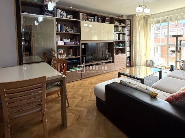 Piso en Venta en SECOYA en PAU de Carabanchel