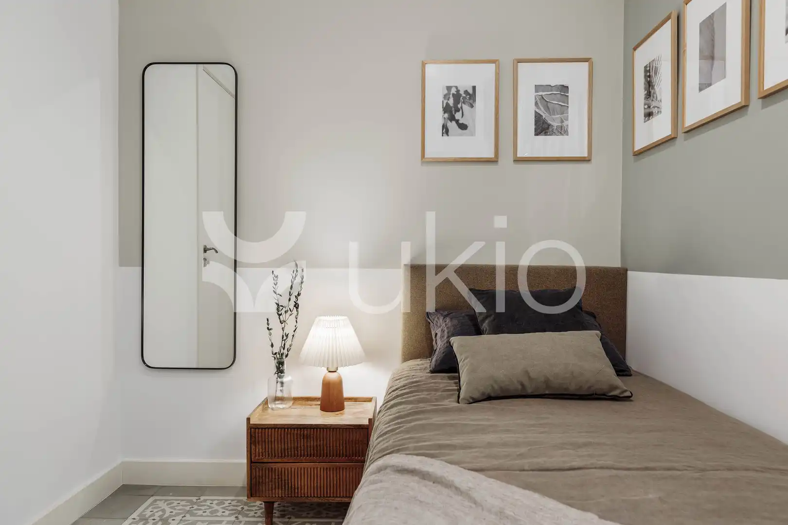 Dormitori de Apartament de lloguer en Barcelona amb Aire condicionat, Calefacció i Moblat