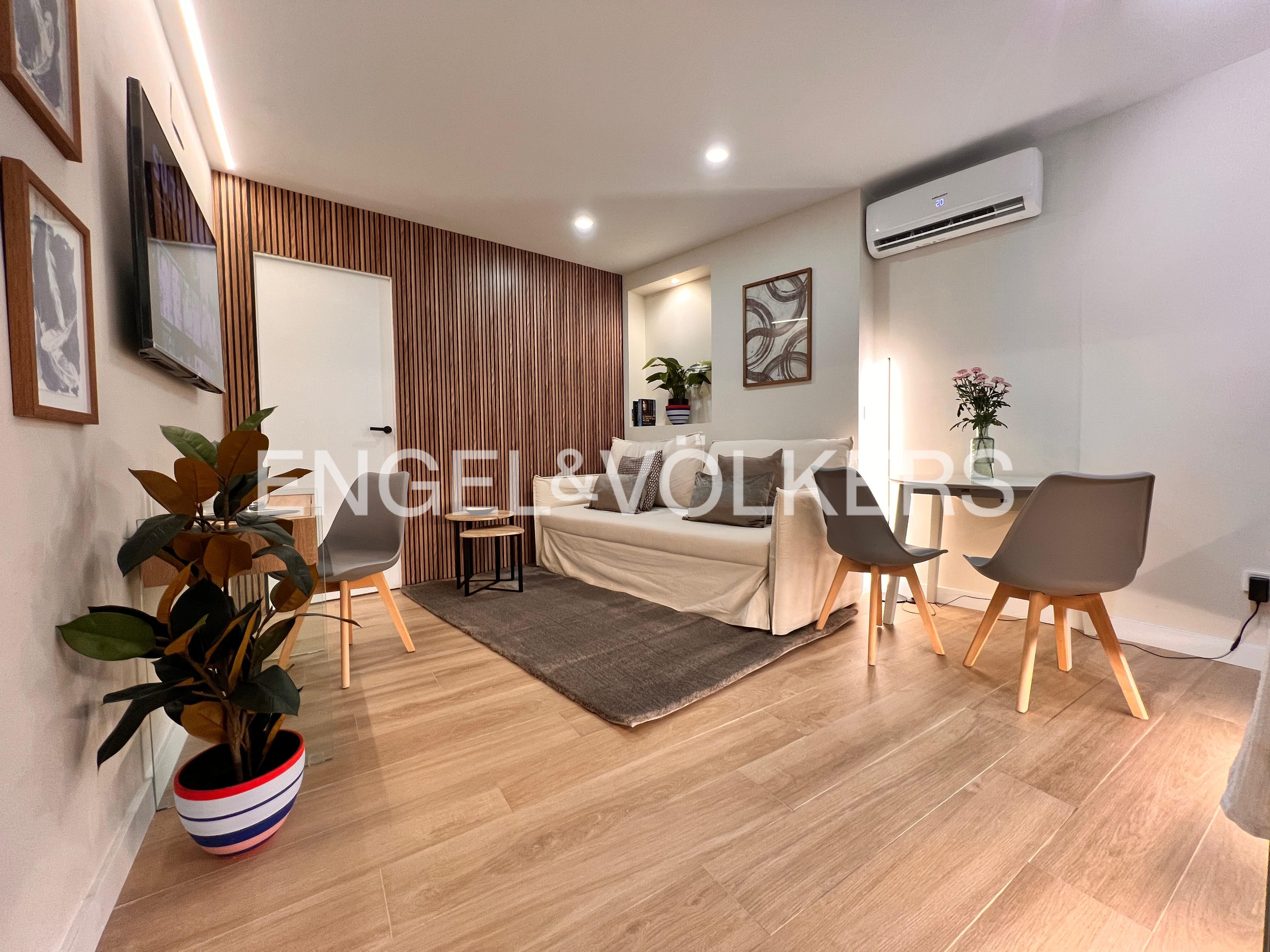 Sala de estar de Apartamento de alquiler en  Madrid Capital con Aire acondicionado, Calefacción y Amueblado