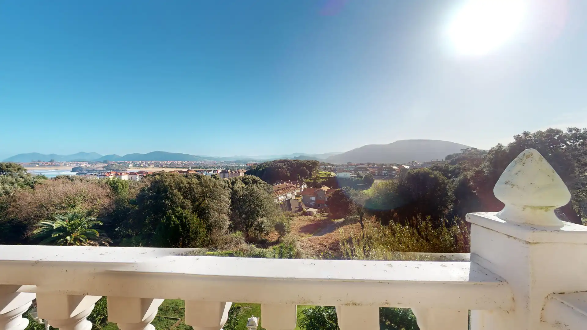 Jardí de Casa o xalet en venda en Arnuero amb Calefacció, Terrassa i Balcó