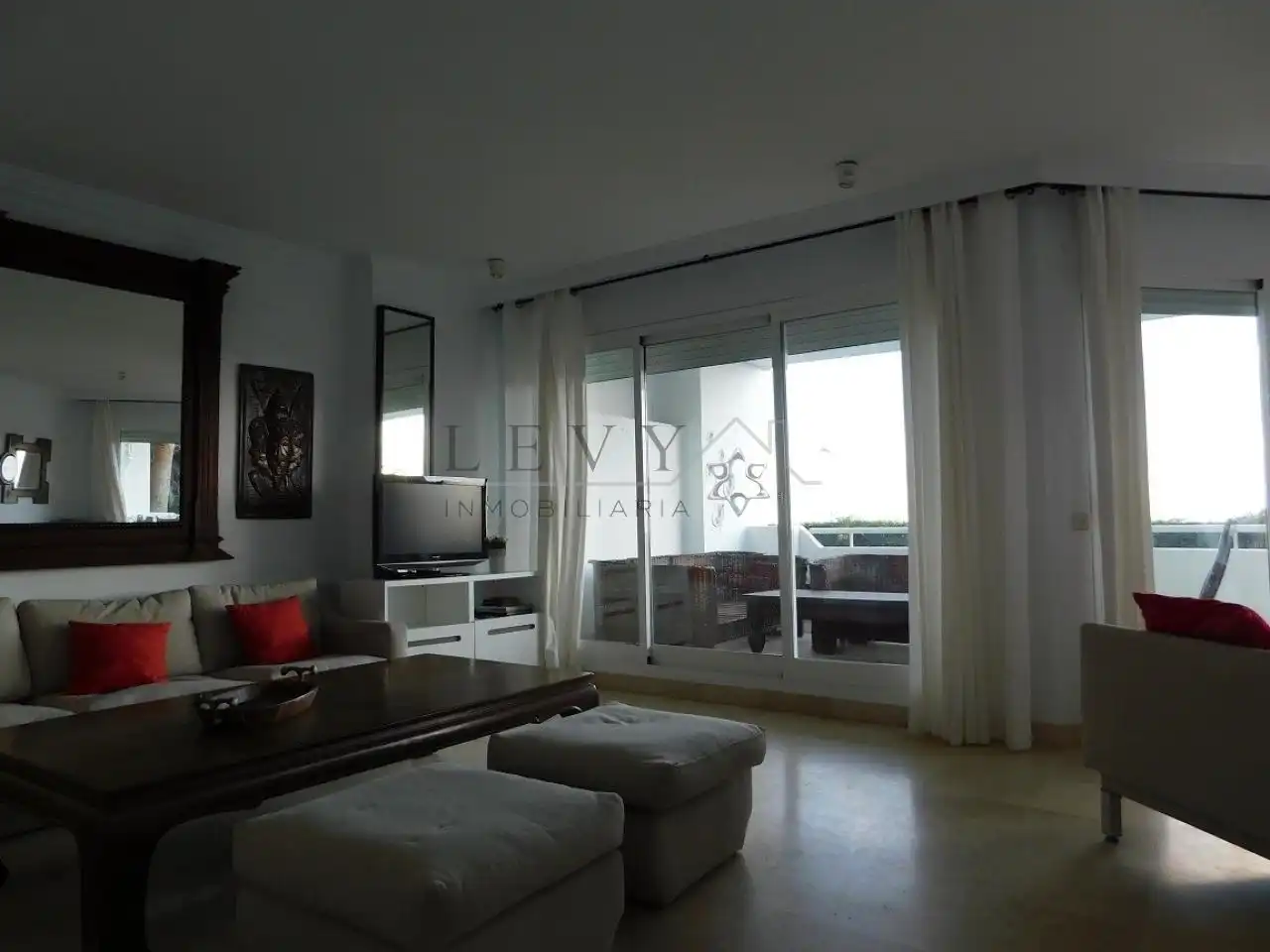Appartement compact avec piscine à vendre à Nueva Andalucía
