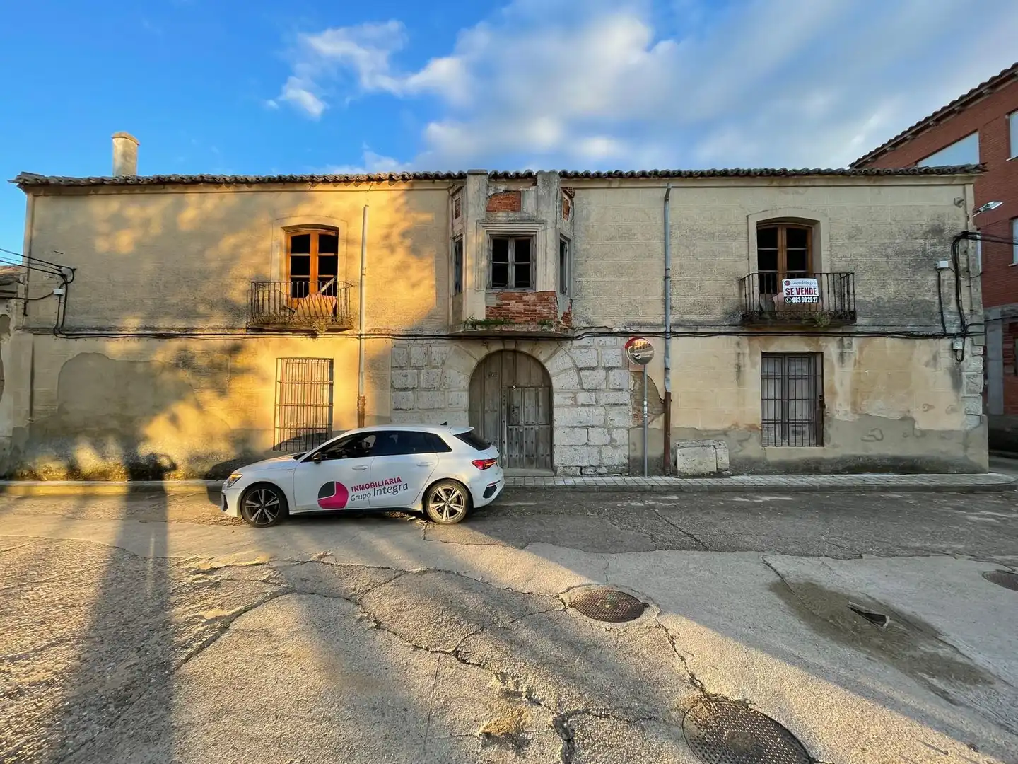 Vista exterior de Finca rústica en venda en Pedrosa del Rey amb Jardí privat, Parquet i Traster