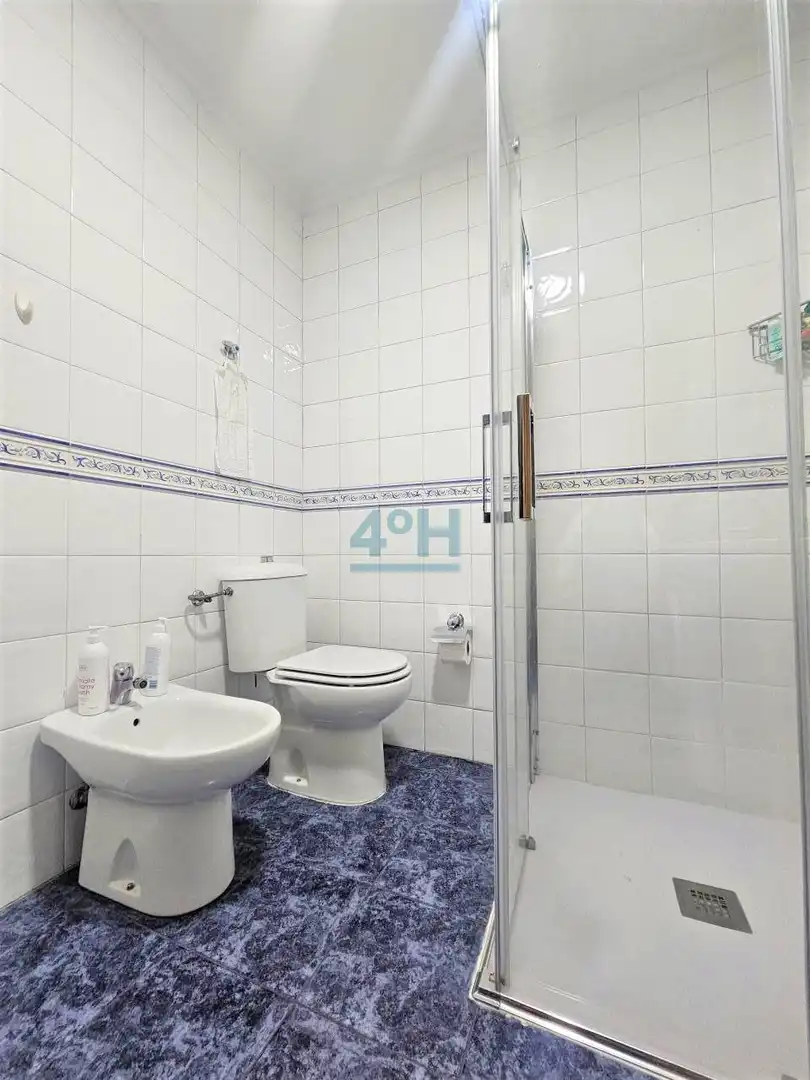 Bathroom of Buildings for sale in Ourense Capital 