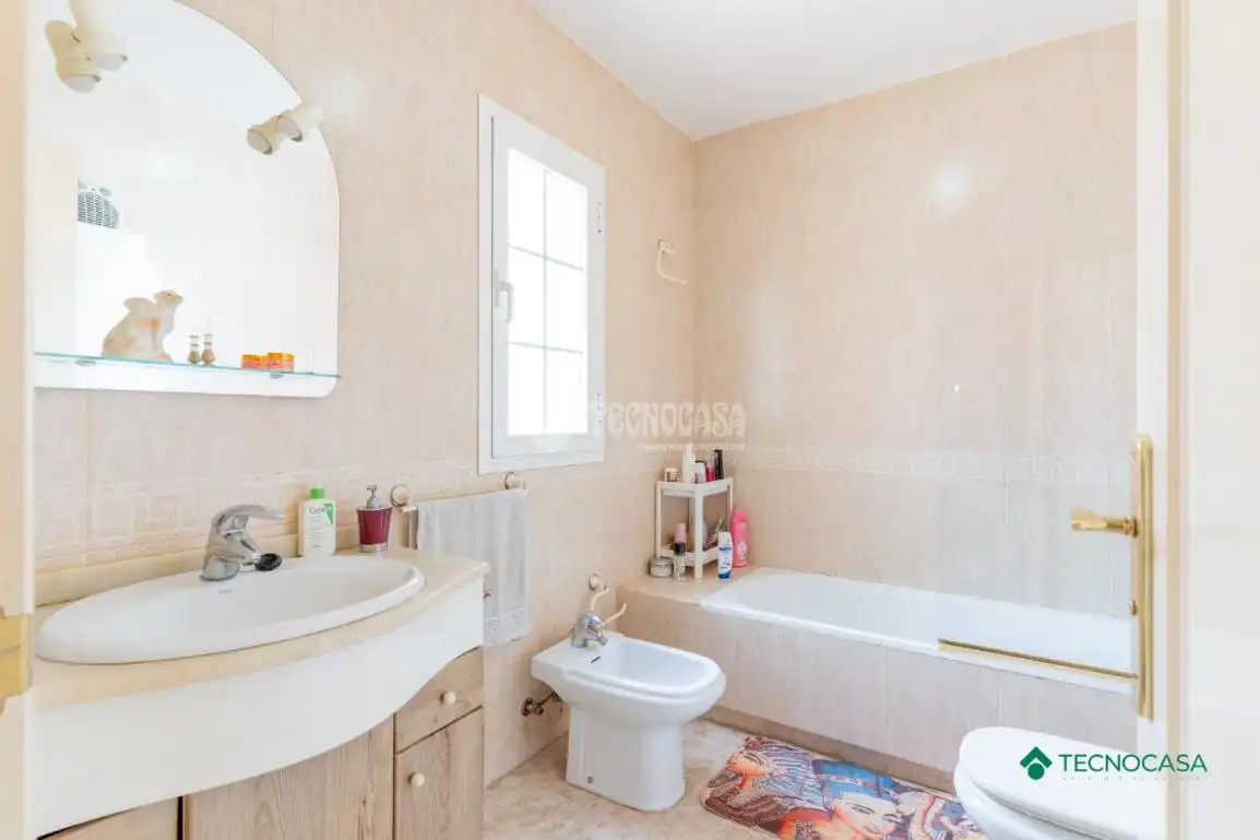 Bathroom of Detached homes for sale in Roquetas de Mar  with Air Conditioner and Terrace