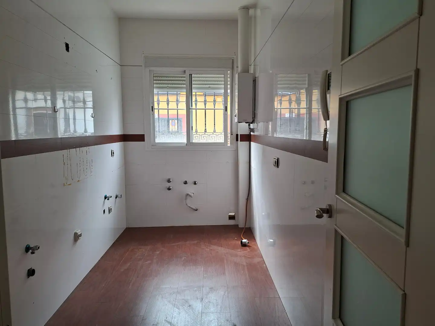 Bany de Planta baixa en venda en Dos Hermanas amb Parquet
