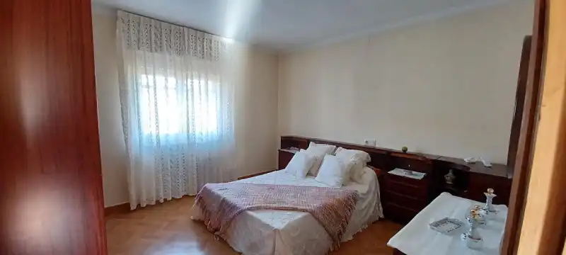 Schlafzimmer von Einfamilien-Reihenhaus zum Verkauf in Oviedo  mit Privatgarten, Möbliert und Ofen