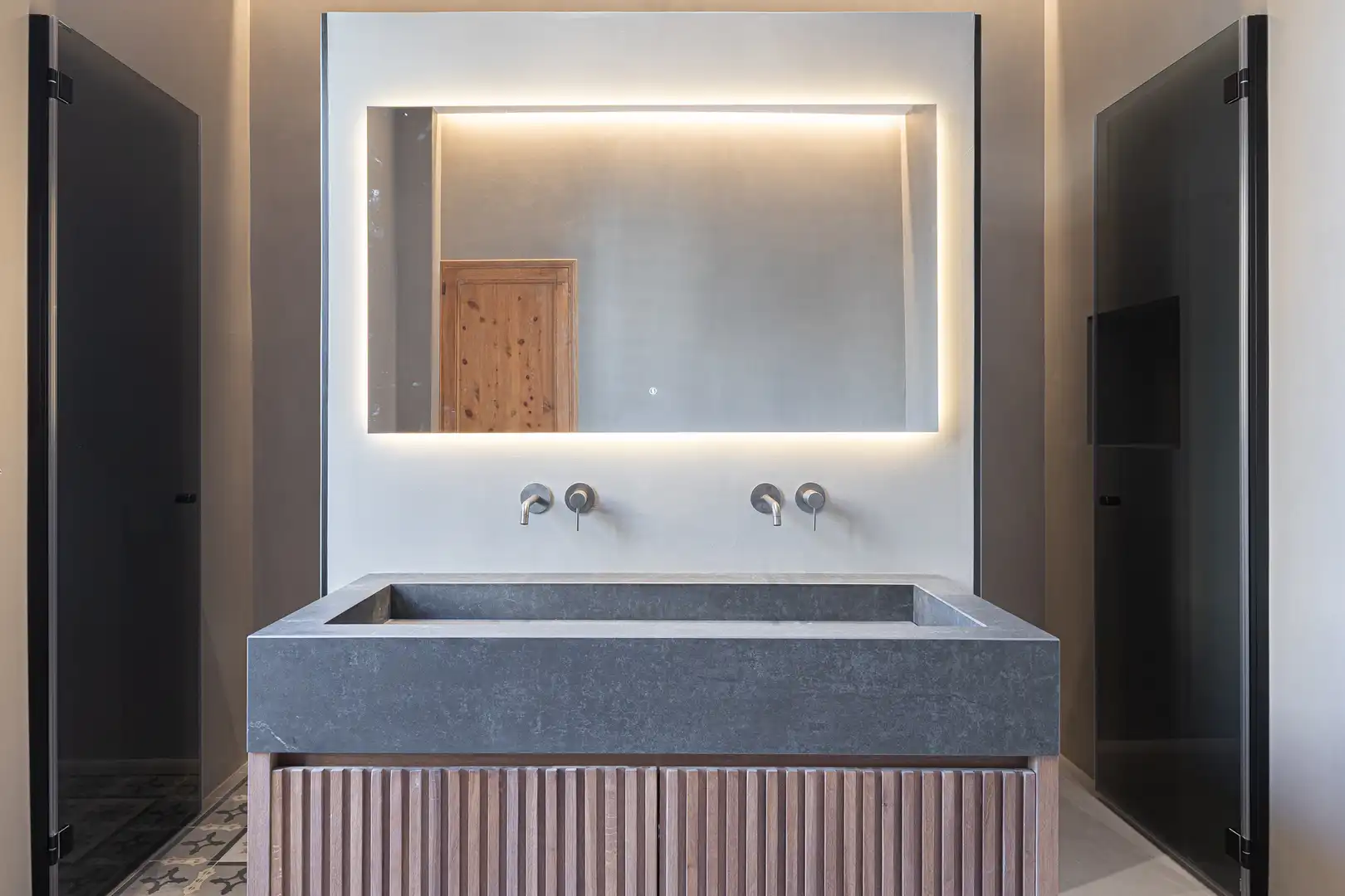Badezimmer von Wohnung zum Verkauf in Barcelona mit Klimaanlage, Heizung und Balkon