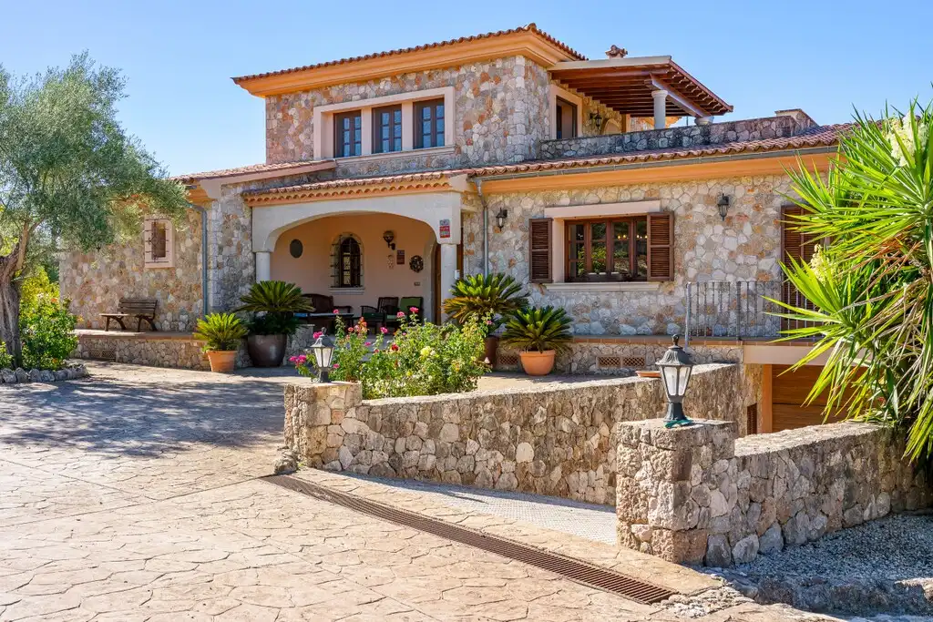 Casa rústica con jardín en venta en Alaró