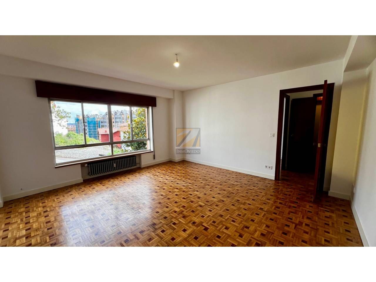 Bedroom of Flat for sale in Oviedo   with Heating, Parquet flooring and Storage room