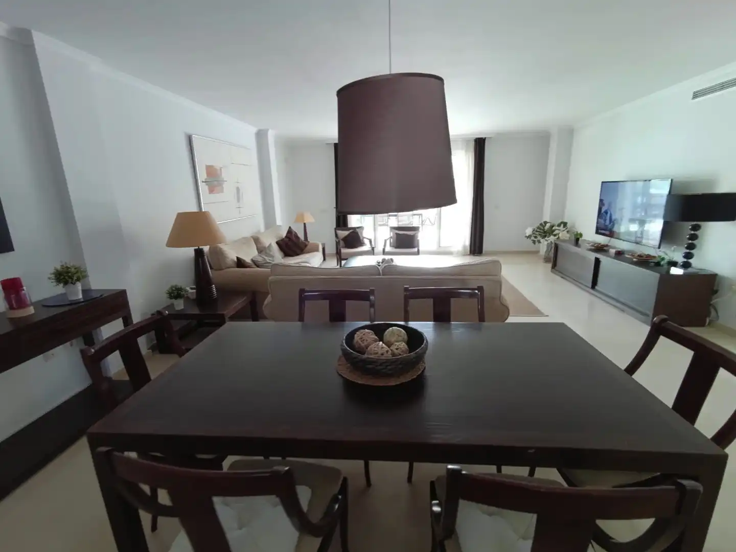 Menjador de Apartament en venda en Sotogrande amb Aire condicionat, Terrassa i Piscina