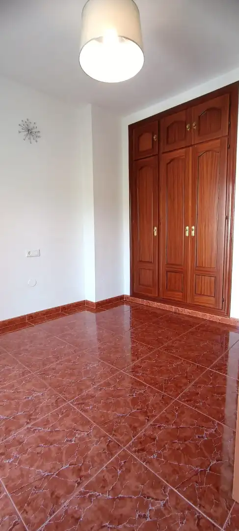Einfamilien-Reihenhaus zum Verkauf in Estepona mit Klimaanlage, Heizung und Terrasse