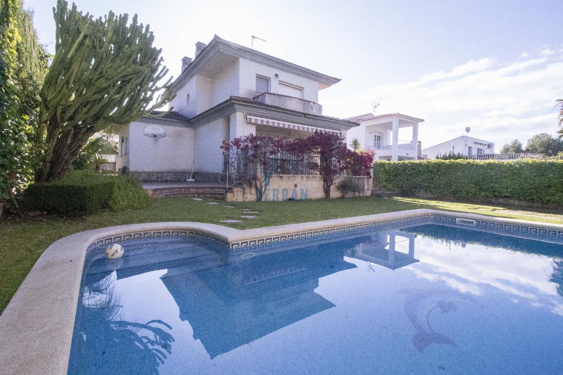Swimming pool of House or chalet for sale in El Vendrell  with Air Conditioner, Heating and Terrace