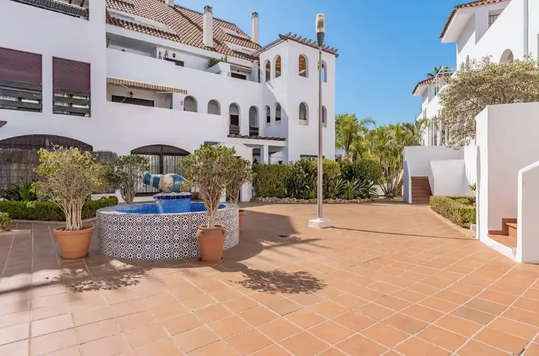 Vista exterior de Piso en venta en Marbella con Aire acondicionado, Jardín privado y Parquet