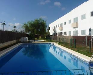 Piscina de Pis en venda en Sanlúcar la Mayor amb Aire condicionat, Calefacció i Jardí privat
