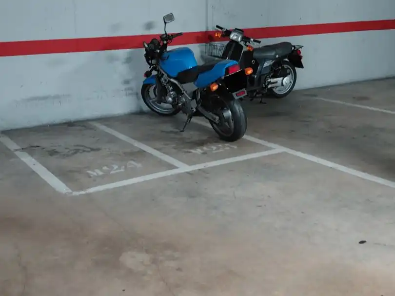 Parkplatz von Garage zur Miete in Mercat