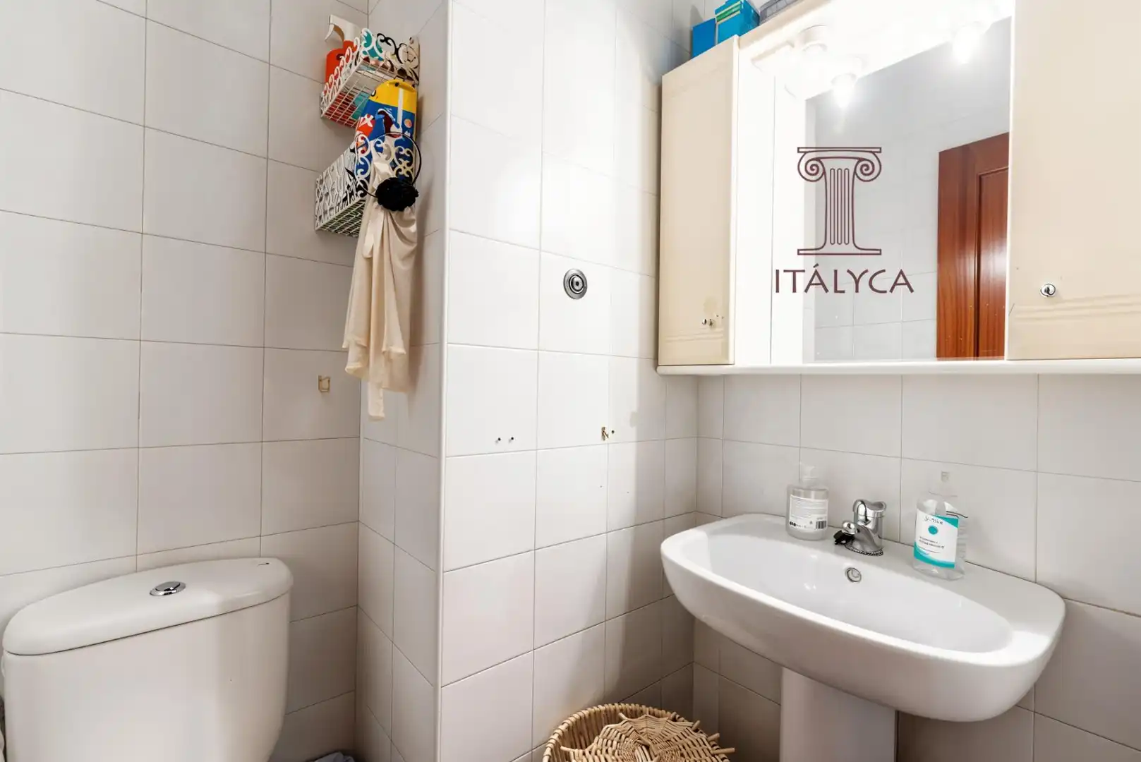 Baño de Casa adosada en venta en Tomares con Aire acondicionado, Terraza y Trastero