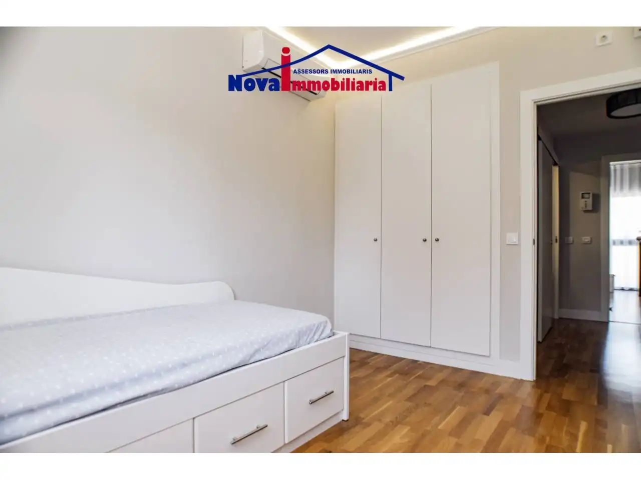 Schlafzimmer von Haus oder Chalet zum Verkauf in Sant Esteve Sesrovires mit Klimaanlage, Heizung und Privatgarten