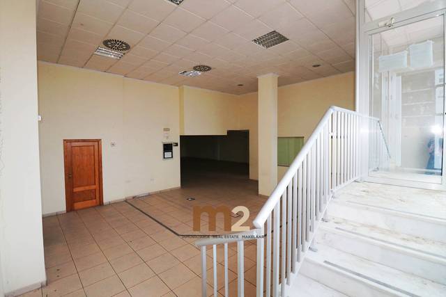 Local comercial en Alquiler en Calle Giner de los Ríos en Las Viñas