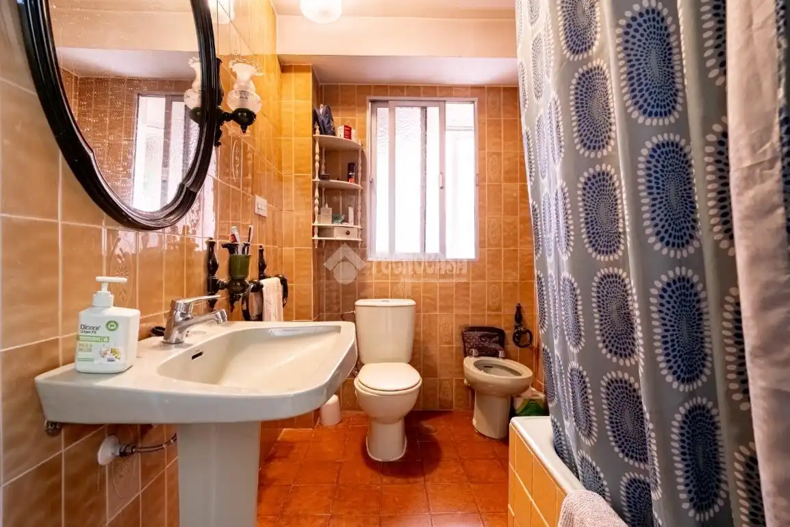 Badezimmer von Wohnung zum Verkauf in Granada