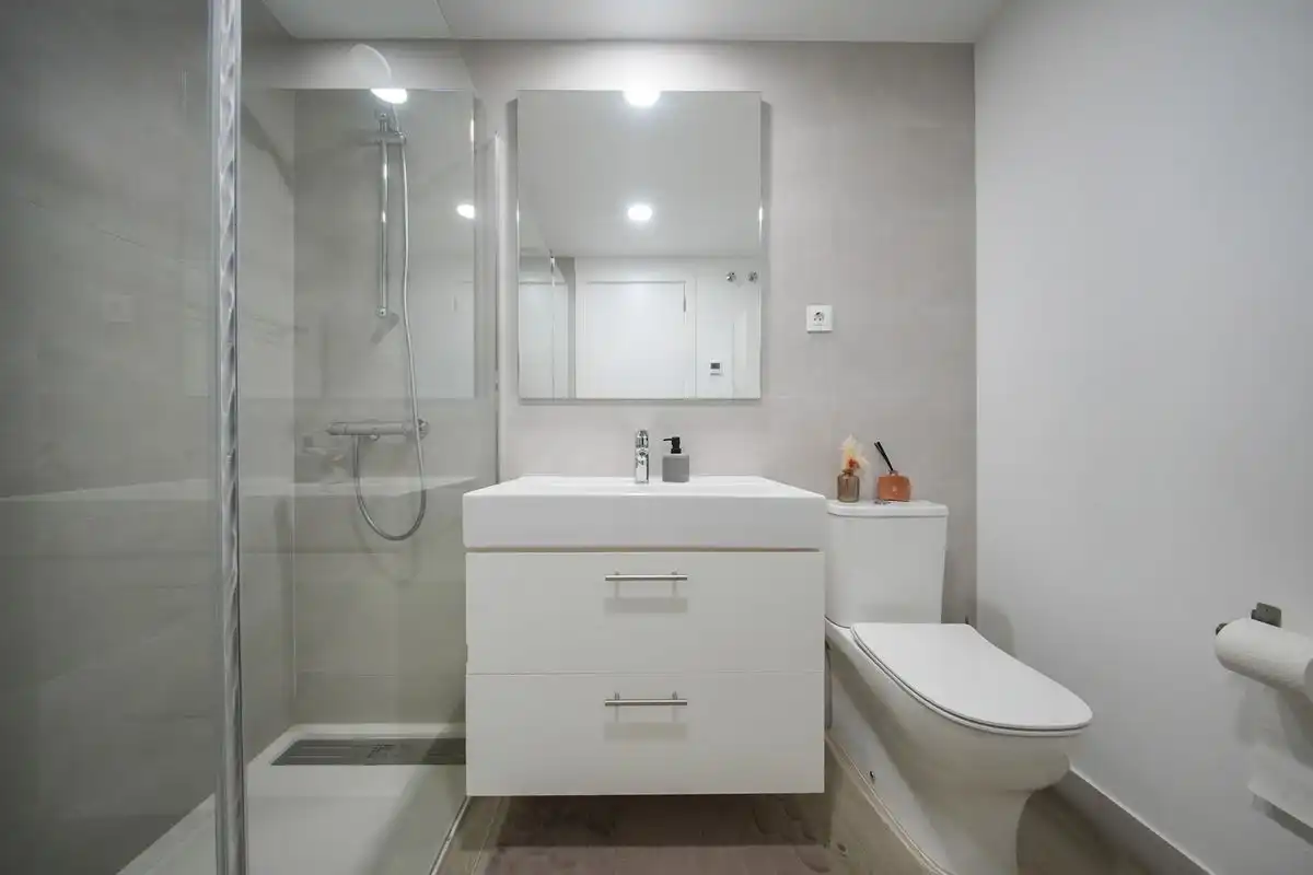 Baño de Ático en venta en Alcalá de Henares con Aire acondicionado, Calefacción y Jardín privado