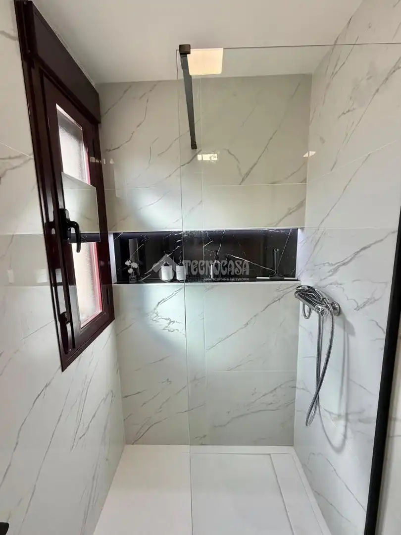 Baño de Piso en venta en Torrejón de Velasco con Aire acondicionado y Calefacción