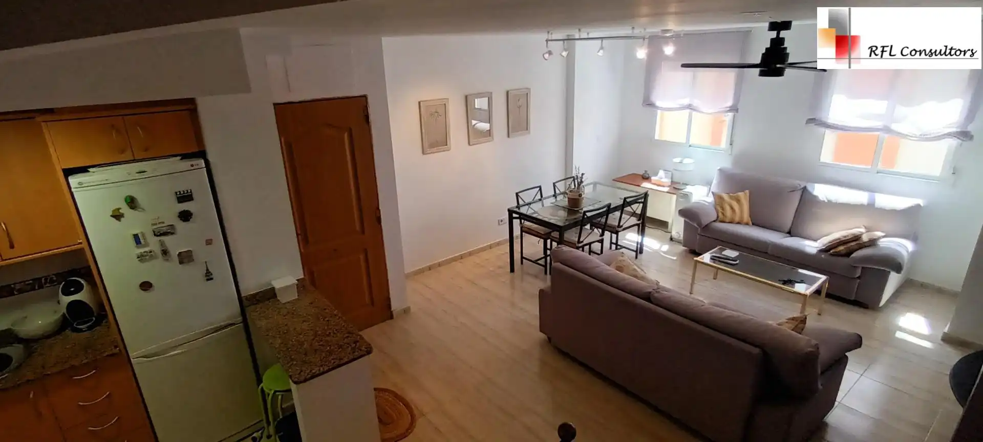 Sala d'estar de Àtic de lloguer en Torreblanca amb Terrassa i Moblat