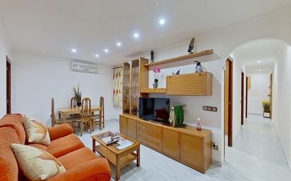 Living room of Flat for sale in Cerdanyola del Vallès  with Air Conditioner