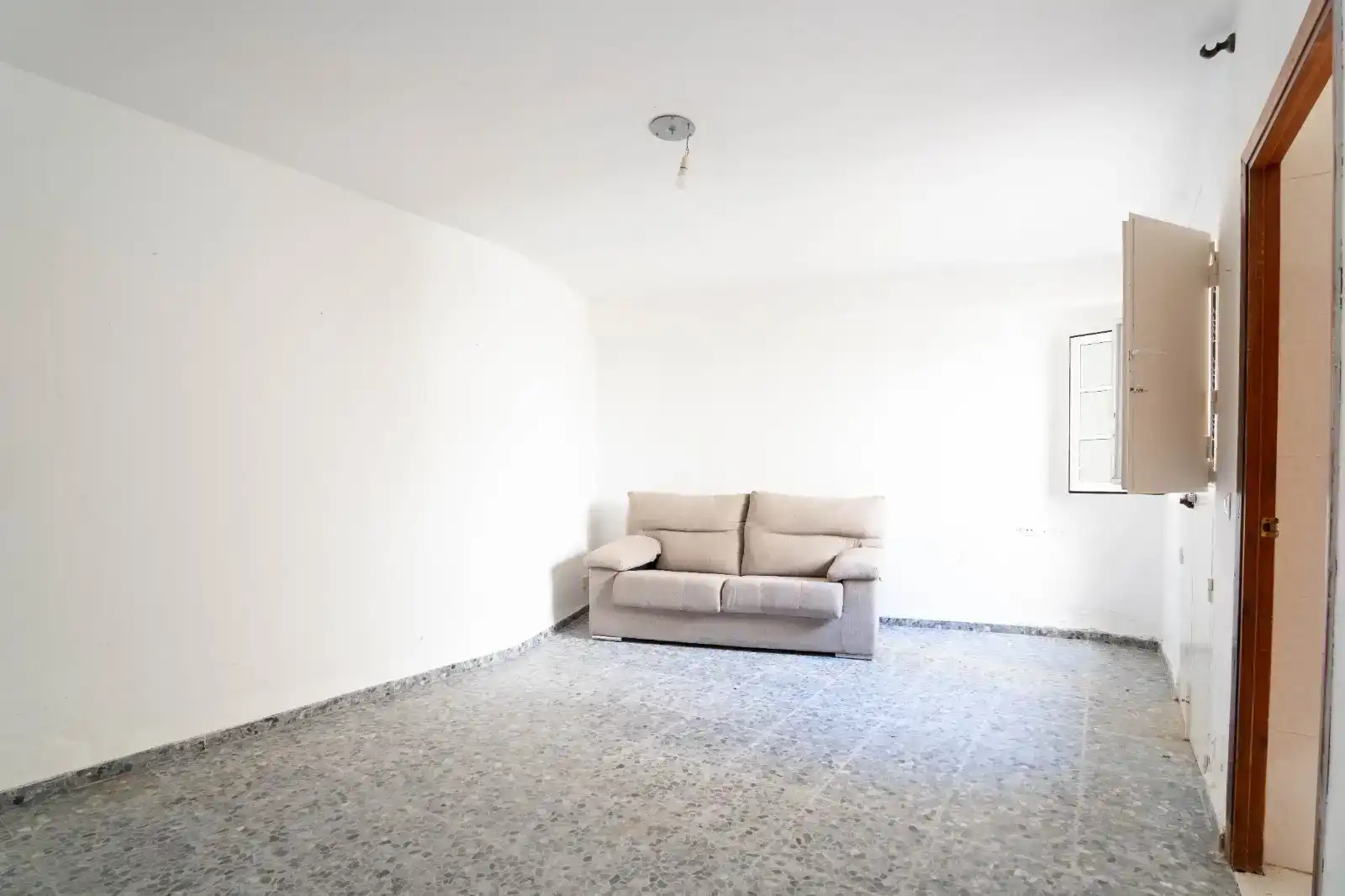 Sala d'estar de Casa adosada en venda en Tolox amb Balcó