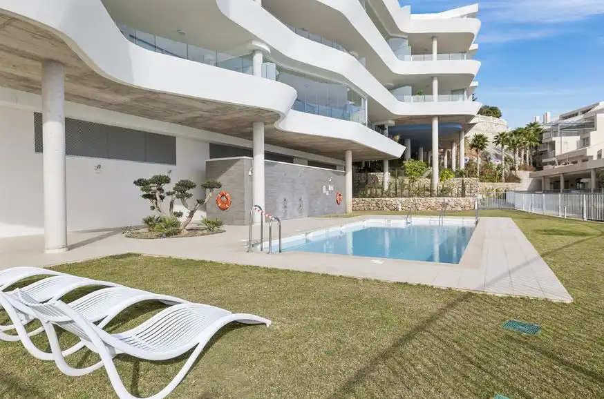 Piscina de Ático en venta en Benalmádena con Aire acondicionado, Terraza y Trastero