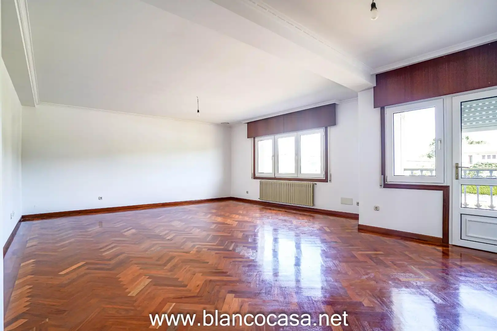 Sala de estar de Casa o chalet en venta en Carballo con Calefacción, Jardín privado y Trastero