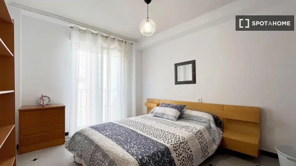 Dormitori de Apartament per a compartir en Salamanca amb Aire condicionat, Terrassa i Moblat