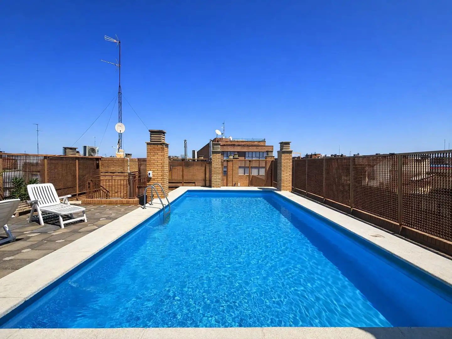 Piscina de Pis en venda en Zaragoza amb Aire condicionat, Calefacció i Terrassa
